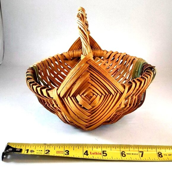 Primitive Handwoven Wicker Butt Basket With Handle-Some Loose Wicker Threads - Picture 9 of 13